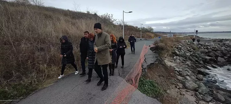 Зелен семафор за справяне със страховитото свлачище в Бургас